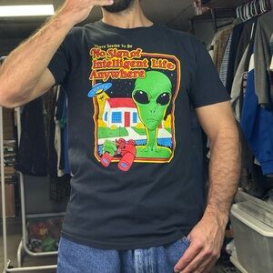 DOM T-Shirt M UFO Space Alien No Sign Of Intelligent Life Anywhere Binoculars